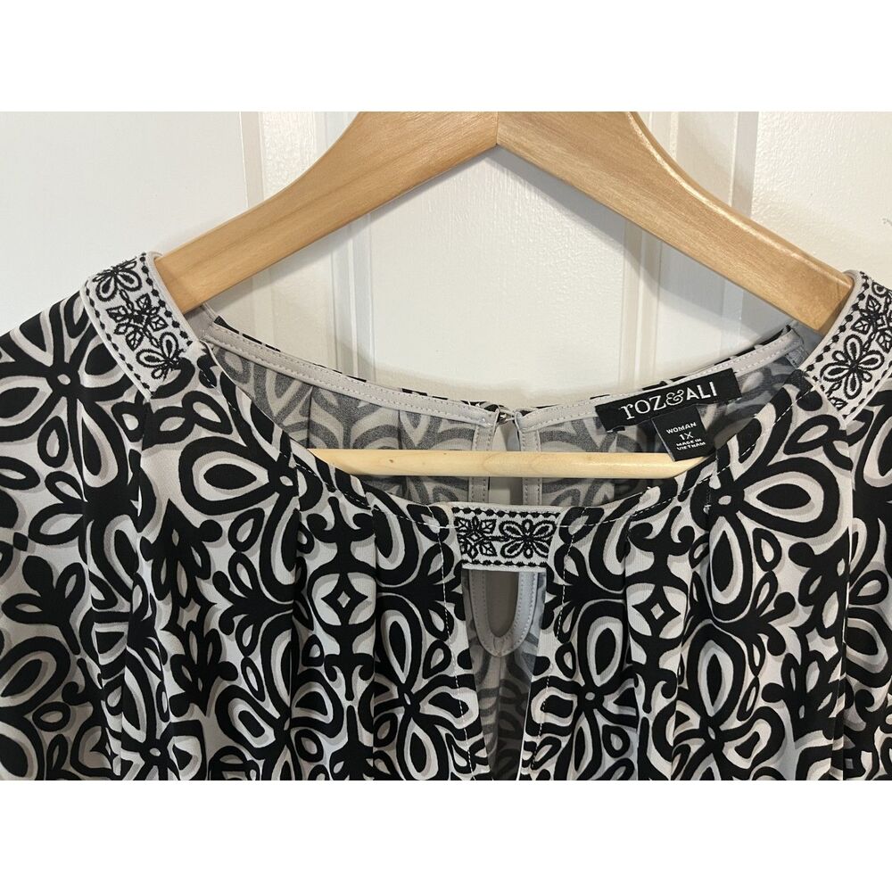 Roz & Ali Geometric Print Blouse Size 1X - Picture 4 of 5
